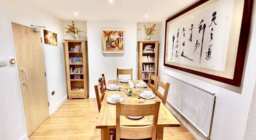 پانسیون Amara House