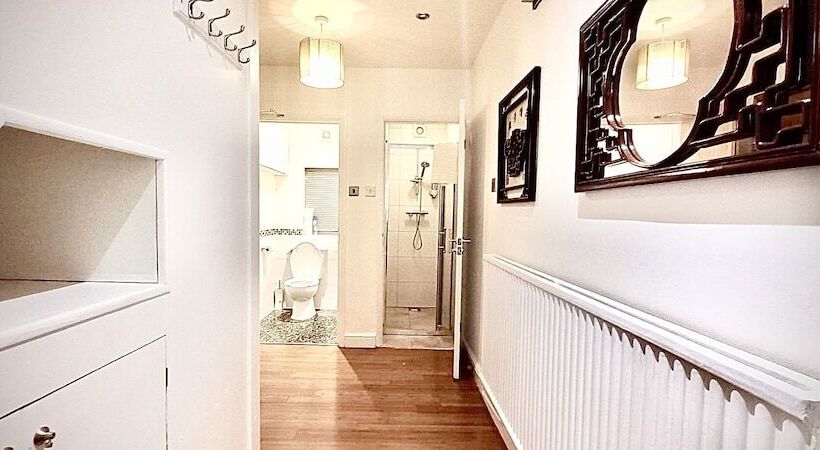 پانسیون Amara House