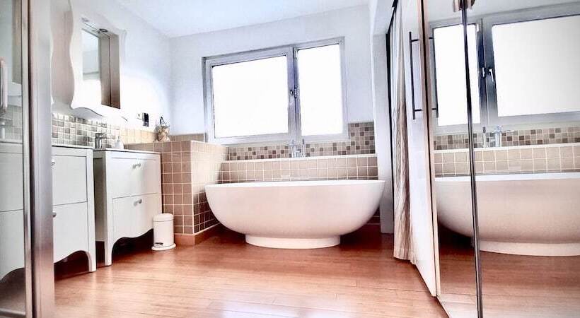 پانسیون Amara House