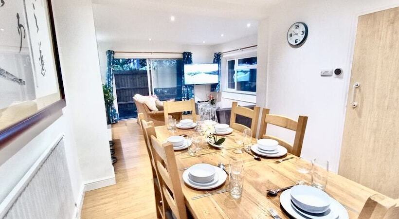 پانسیون Amara House