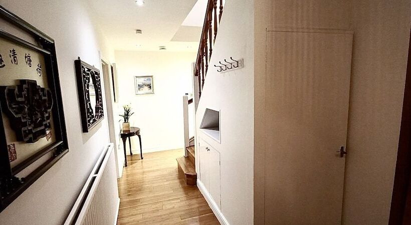 پانسیون Amara House