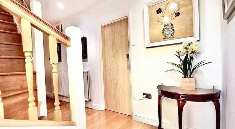 پانسیون Amara House