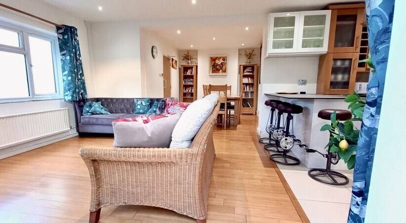 پانسیون Amara House