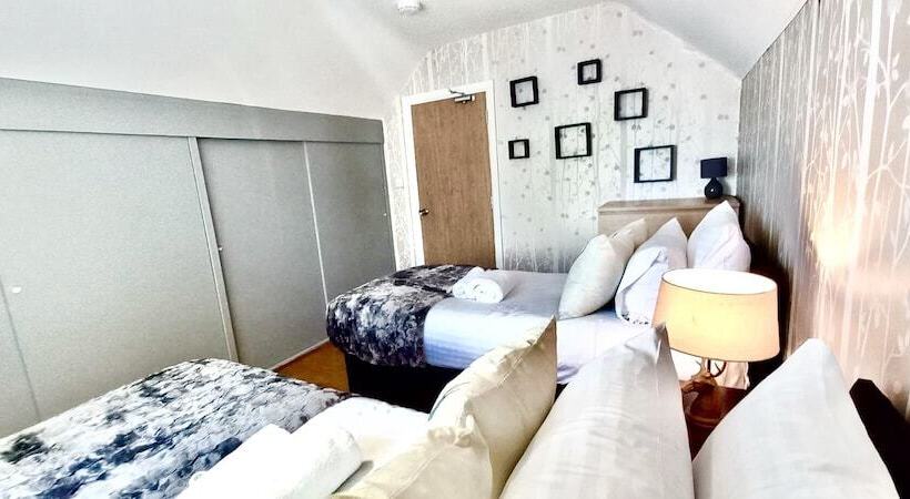 پانسیون Amara House