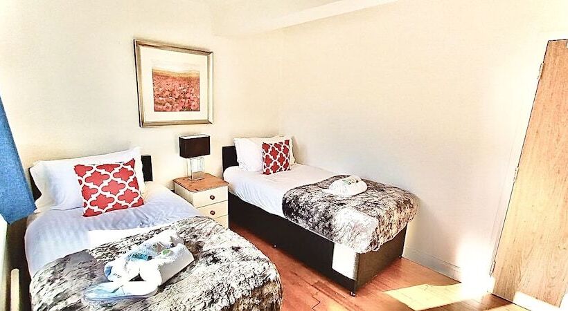 پانسیون Amara House