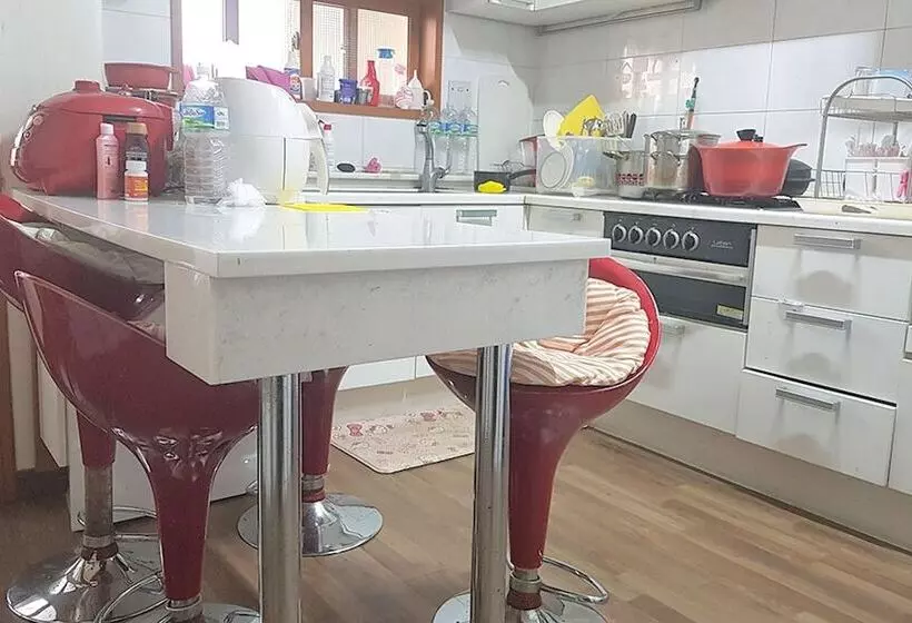 پانسیون Red Dragonfly Guesthouse Jeju