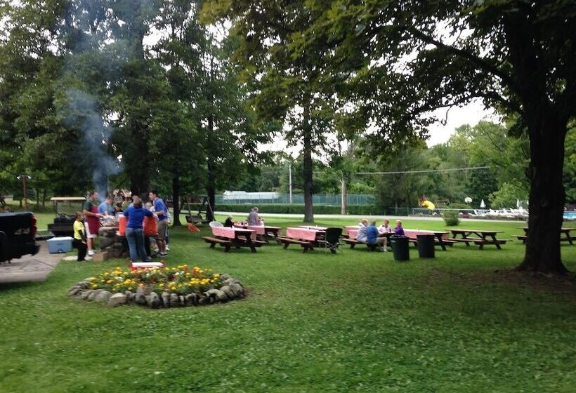 בית מלון כפרי Crystal Brook Resort & Mountain Brauhaus