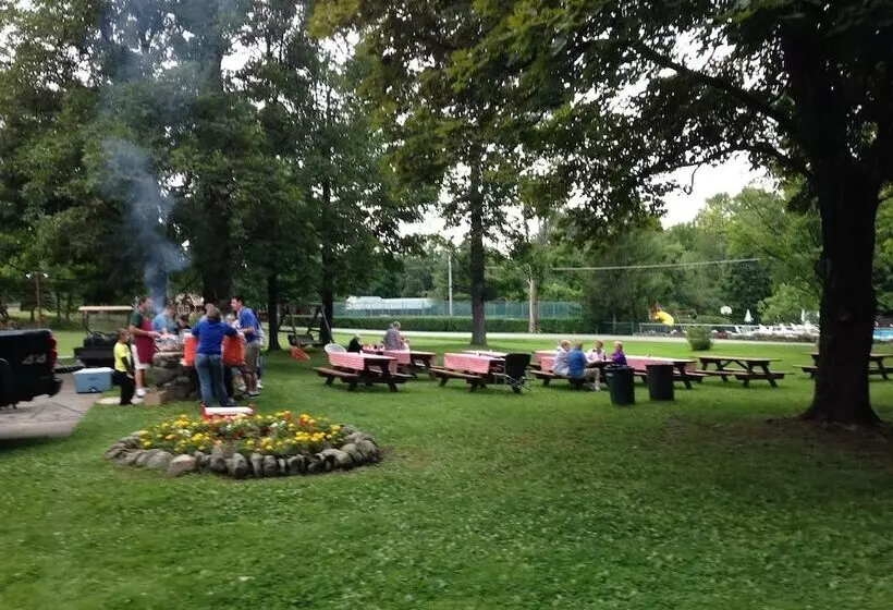 Hotelli Crystal Brook Resort & Mountain Brauhaus