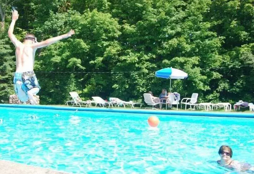 Hotelli Crystal Brook Resort & Mountain Brauhaus