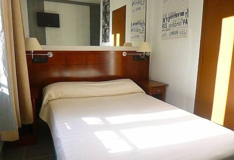 בית מלון כפרי Le Paname Clichy