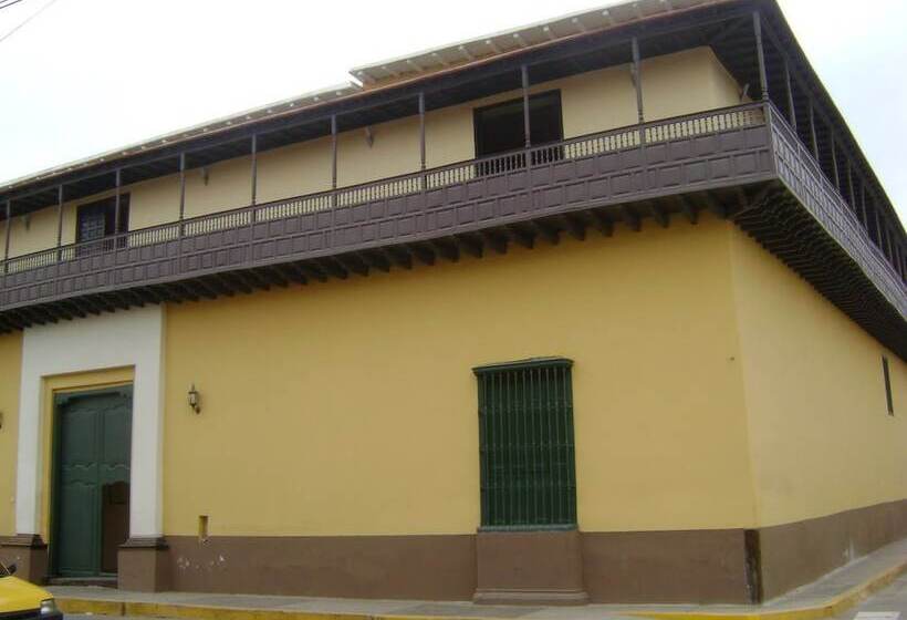 Villa Real Hotel & Suites