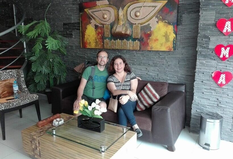 Villa Real Hotel & Suites