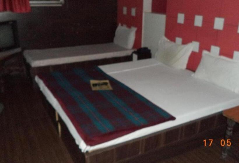 هتل Abhineet Palace