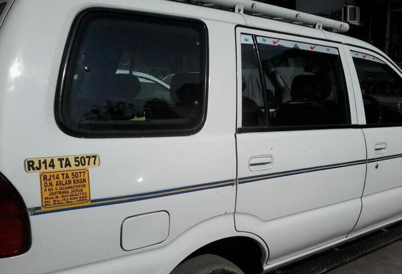 هتل Abhineet Palace