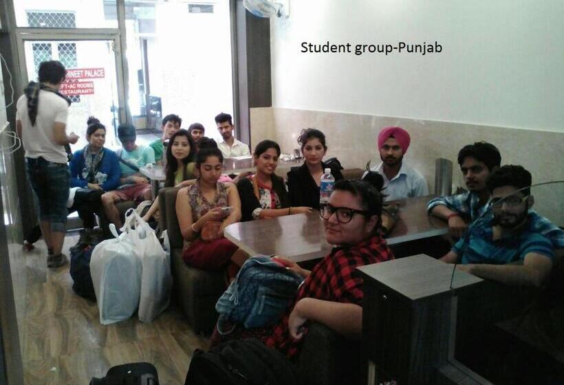 هتل Abhineet Palace