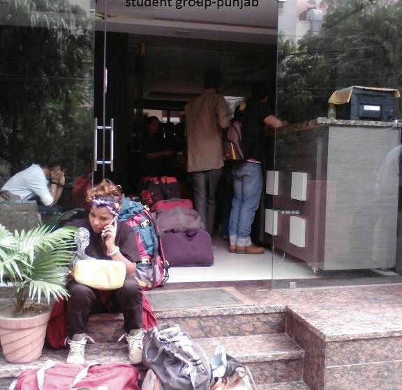 هتل Abhineet Palace