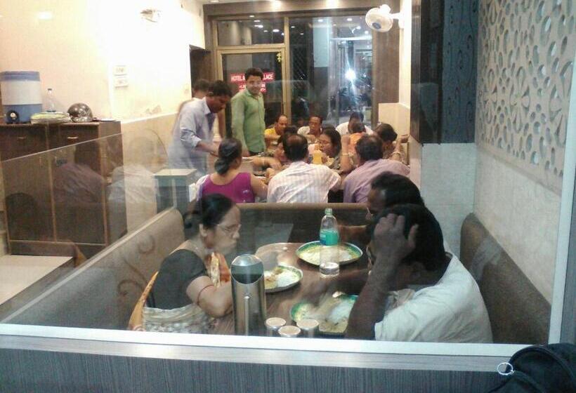 هتل Abhineet Palace