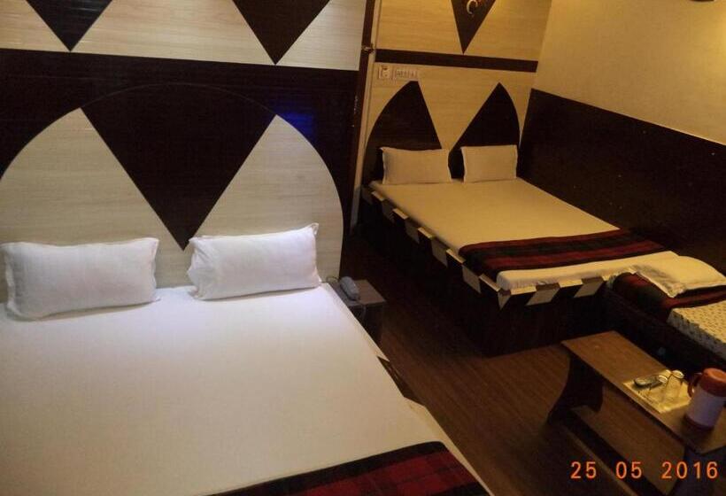 هتل Abhineet Palace