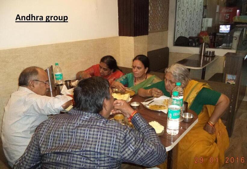 هتل Abhineet Palace