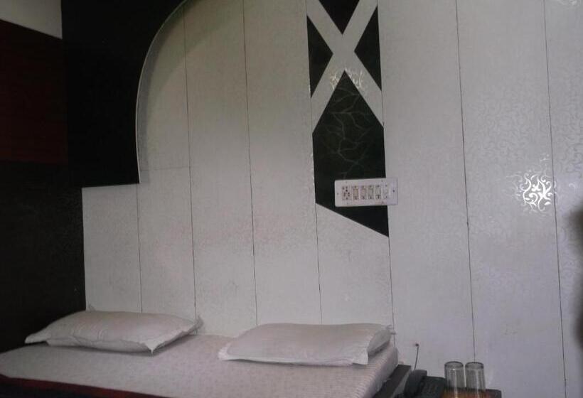 هتل Abhineet Palace