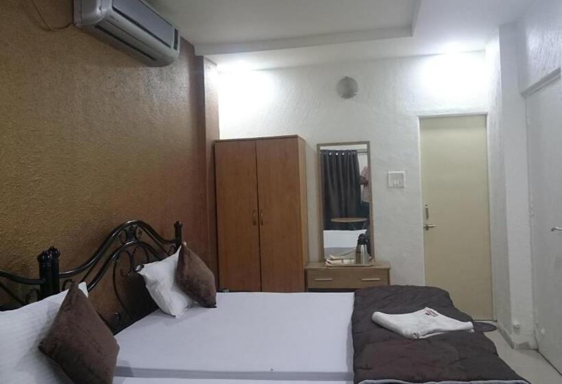 هتل Preetam Aurangabad