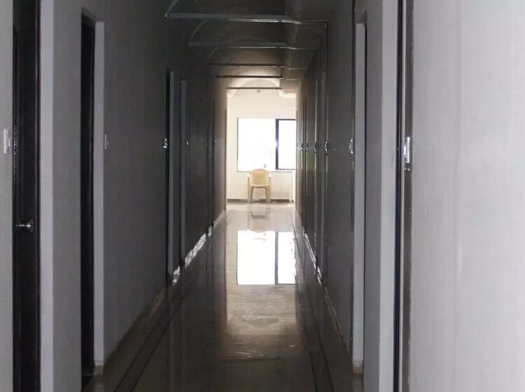 ホテル Sanai Residency