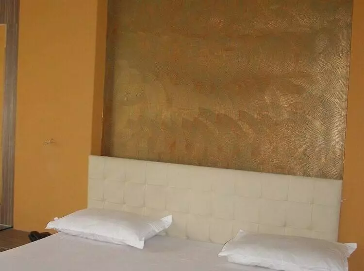 ホテル Sanai Residency