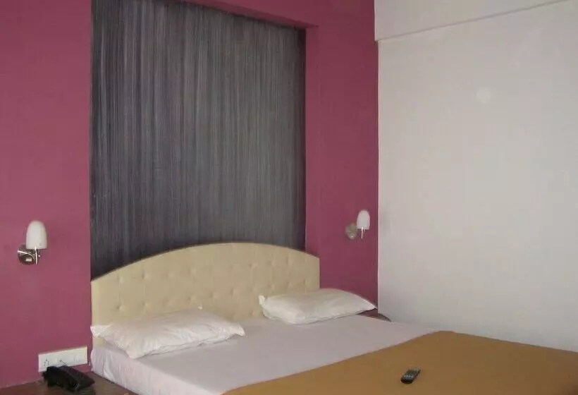 ホテル Sanai Residency