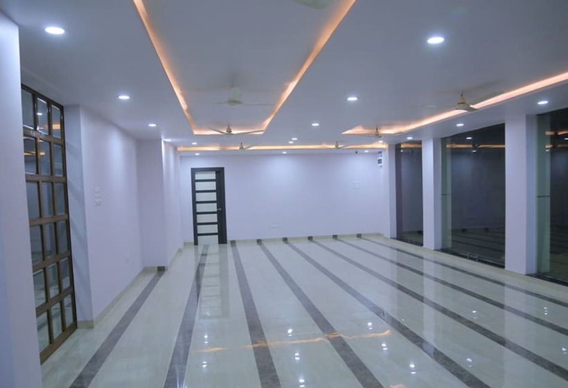 هتل Saraogi Palace