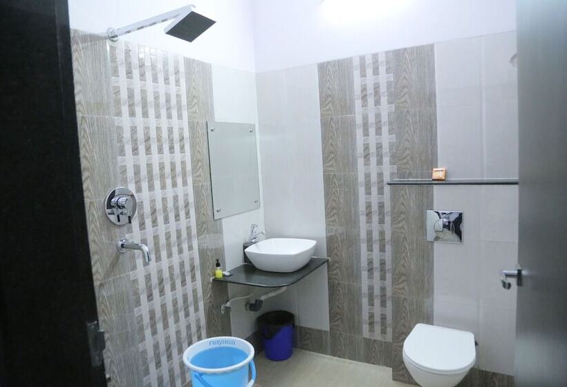 هتل Saraogi Palace