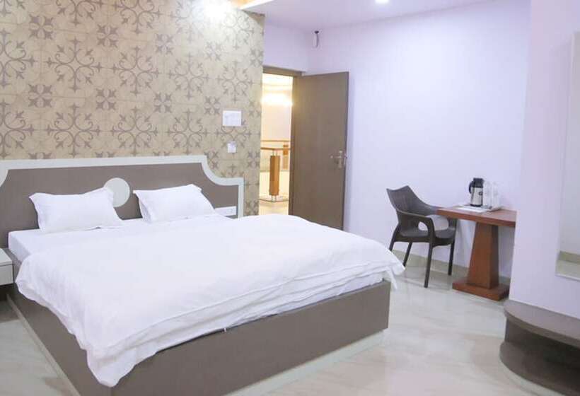 هتل Saraogi Palace