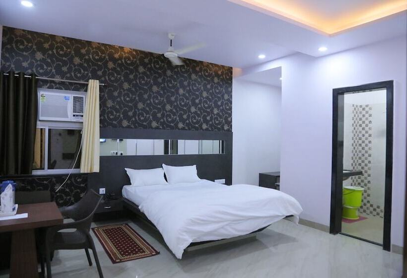 هتل Saraogi Palace