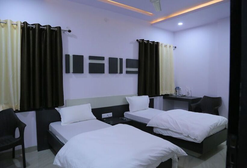 هتل Saraogi Palace