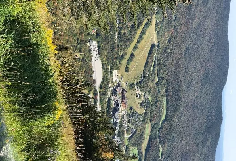 ホテル Stone Hill Inn
