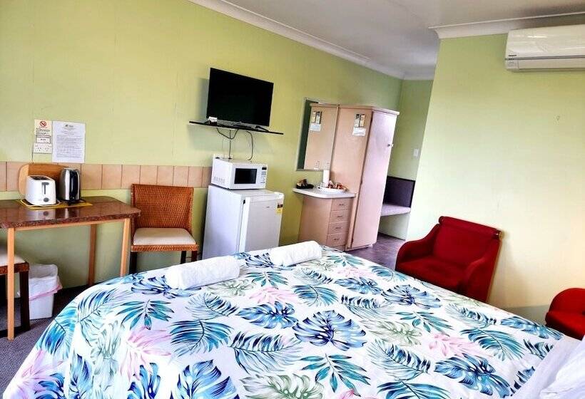 Mollymook Ocean View Motel Rewards Longer Stays  Over 18s Only