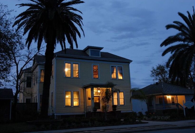 فندق Coastal Dreams Bed & Breakfast