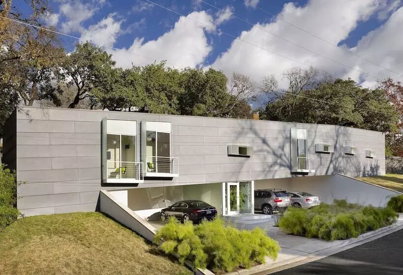 Frame Hotel   Treehouse