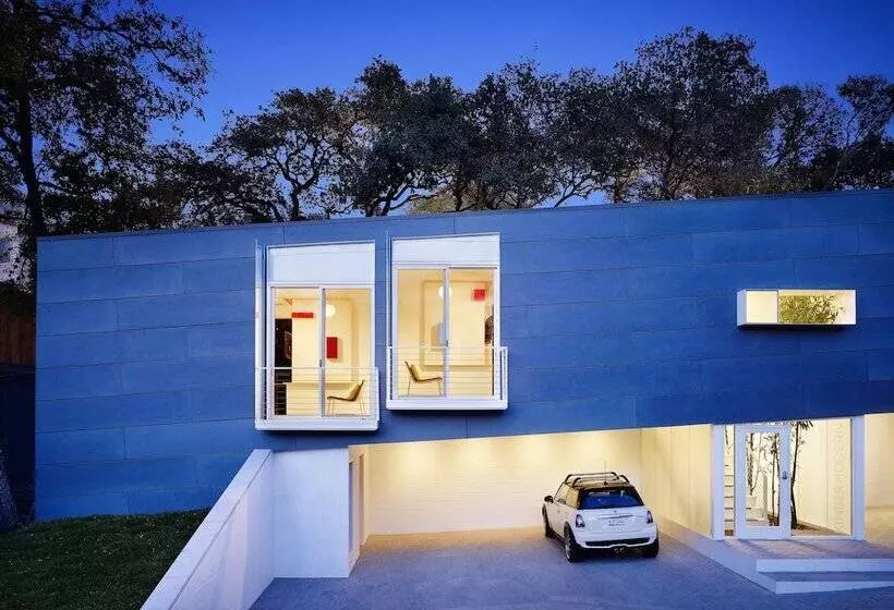 Frame Hotel   Treehouse