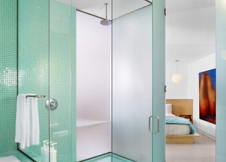 Frame Hotel   Treehouse