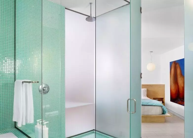 Frame Hotel   Treehouse