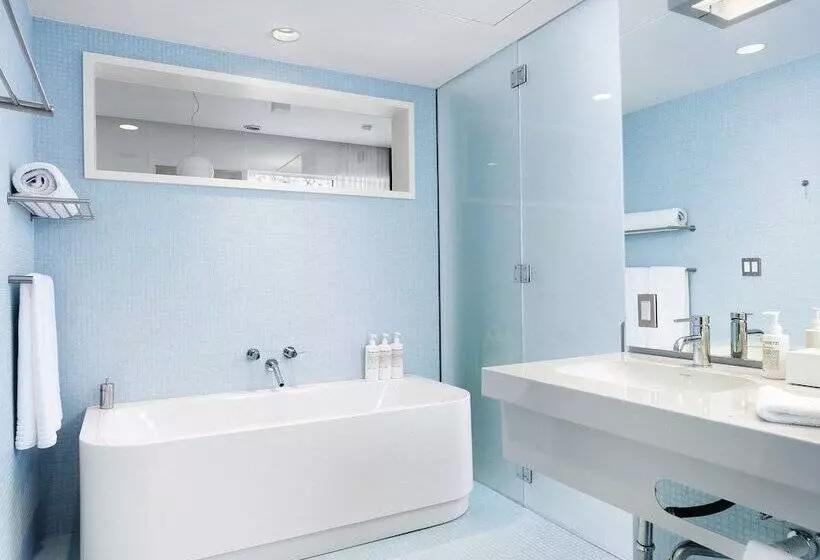 Frame Hotel   Treehouse