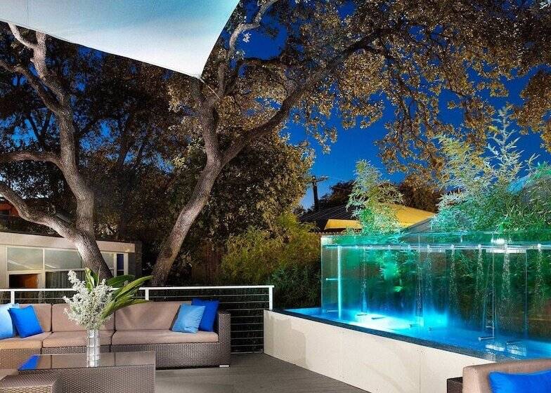 Frame Hotel   Treehouse