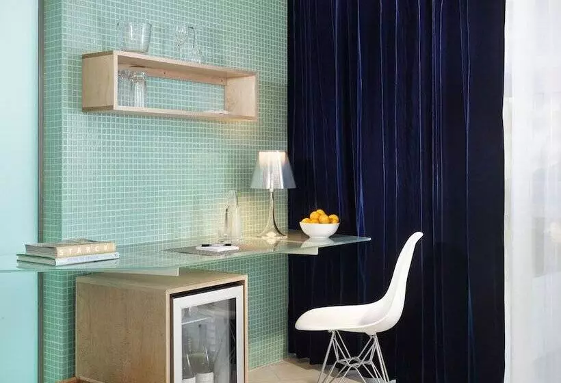 Frame Hotel   Treehouse