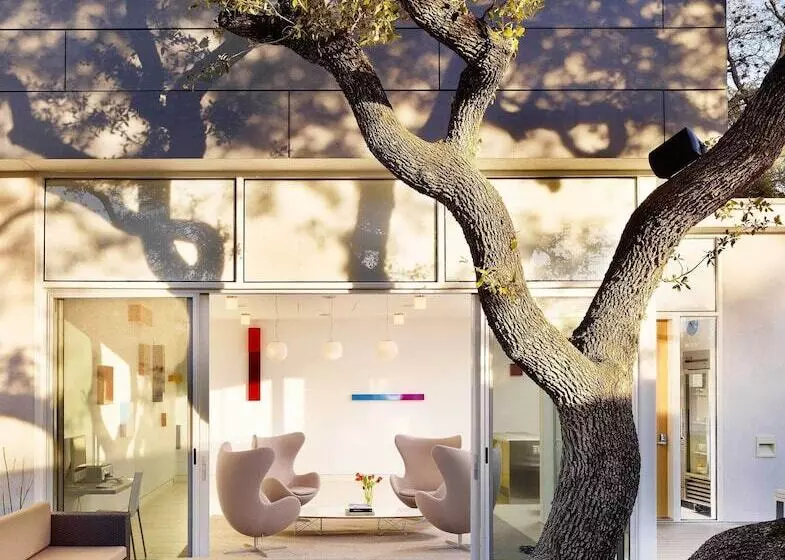 Frame Hotel   Treehouse