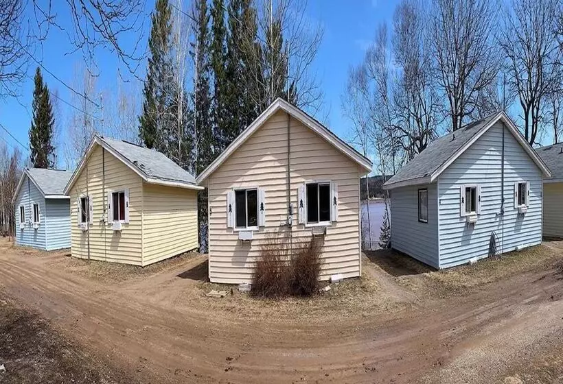Fundy Rocks Motel And Chocolate River Cottages