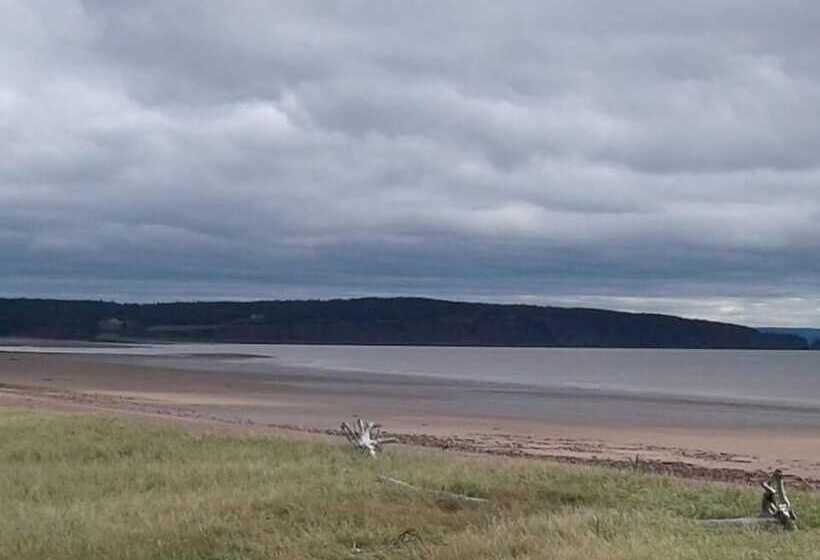 Fundy Rocks Motel And Chocolate River Cottages