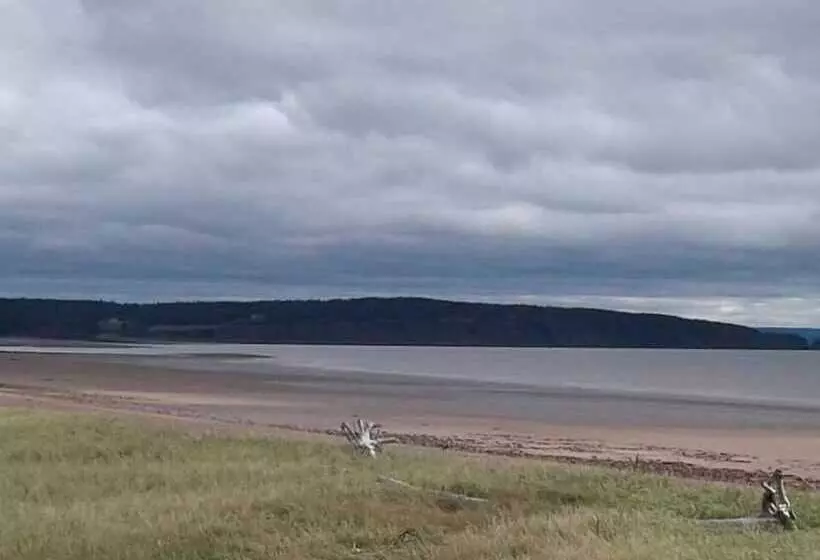 Fundy Rocks Motel And Chocolate River Cottages