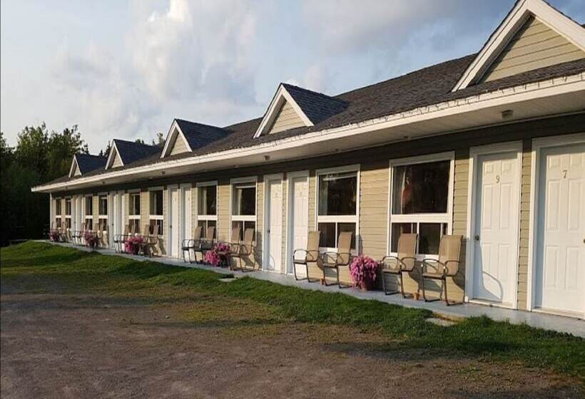 Fundy Rocks Motel And Chocolate River Cottages
