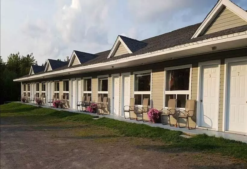 Fundy Rocks Motel And Chocolate River Cottages