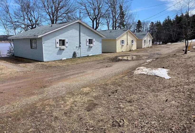 Fundy Rocks Motel And Chocolate River Cottages